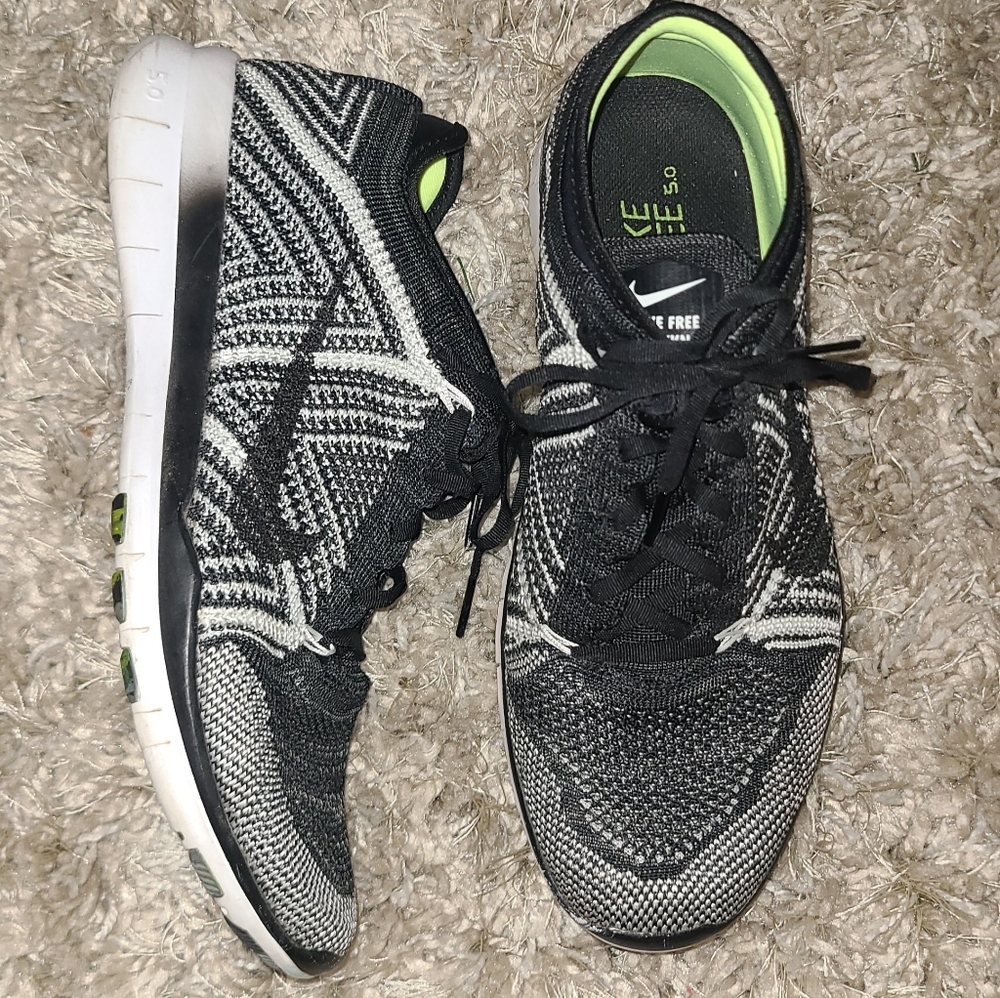 Nike Black and White Women's Sneakers